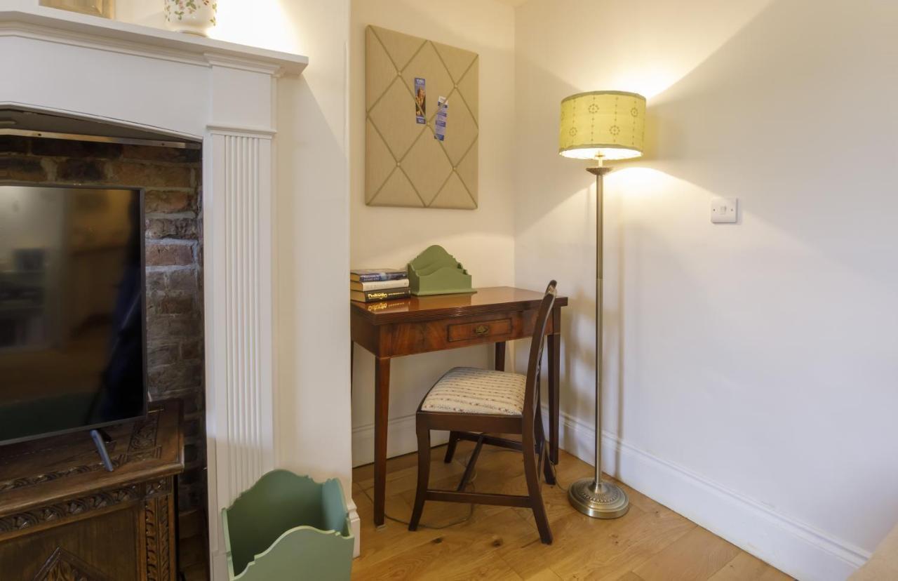 The Garden Square - Unique Luxury Apartment In Historic Garden Square - Ideal For 2 People York Bagian luar foto