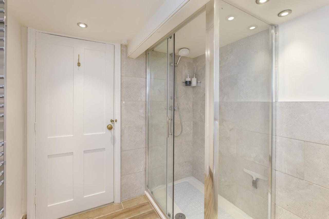 The Garden Square - Unique Luxury Apartment In Historic Garden Square - Ideal For 2 People York Bagian luar foto