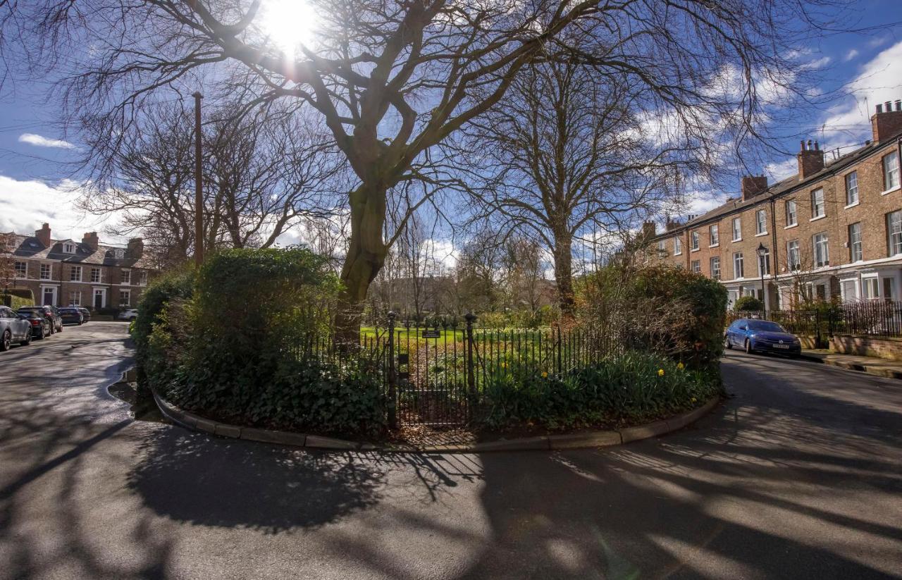 The Garden Square - Unique Luxury Apartment In Historic Garden Square - Ideal For 2 People York Bagian luar foto
